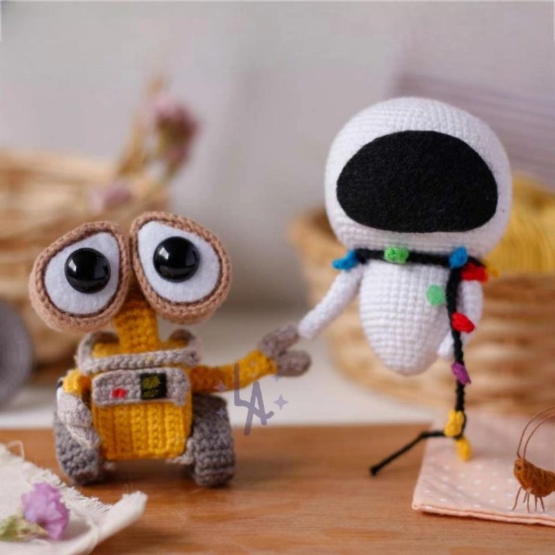 Вязание амигуруми маленькие игрушки Валл-и и Ева описание
